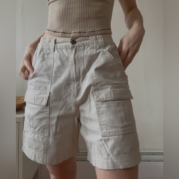 Vintage WindRiver Cargo Shorts β Beige Utility Y2K (Size 10, Oversized Fit) - Picture 3 of 6